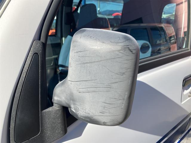 サンバーバン トランスポーター　軽バン　ＭＴ　ドライブレコーダー　両側スライドドア　キーレスエントリー　アルミホイール　エアコン　パワーウィンドウ　運転席エアバッグ（12枚目）