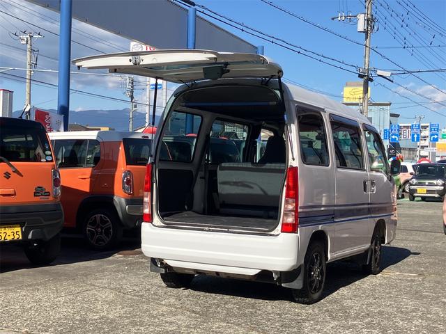 サンバーバン トランスポーター　軽バン　ＭＴ　ドライブレコーダー　両側スライドドア　キーレスエントリー　アルミホイール　エアコン　パワーウィンドウ　運転席エアバッグ（30枚目）