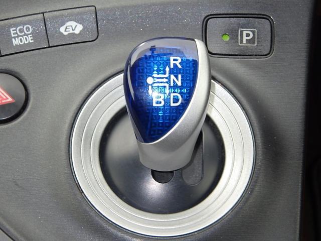 プリウス Ｓツーリングセレクション　１年保証付　純正ナビ　フルセグ　バックカメラ　Ｂｌｕｅｔｏｏｔｈ　ＥＴＣ　ＬＥＤオートライト　スマートキー　ヘッドレストモニター　ステアリングスイッチ　ＣＤ・ＤＶＤ　ウィンカーミラー　プッシュスタート（19枚目）