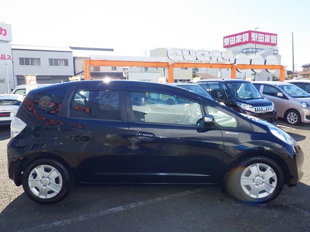 フィットハイブリッド ハイブリッド・１０ｔｈアニバーサリー　１年保証付　純正ＨＤＤナビ　ワンセグＴＶ　バックカメラ　ＥＴＣ　ＣＤ・ＤＶＤ再生　ラジオ　ステアリングスイッチ　クルーズコントロール　スマートキー　ＨＩＤヘッドライト　オートライト　オートエアコン（8枚目）