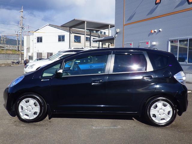フィットハイブリッド ハイブリッド・１０ｔｈアニバーサリー　１年保証付　純正ＨＤＤナビ　ワンセグＴＶ　バックカメラ　ＥＴＣ　ＣＤ・ＤＶＤ再生　ラジオ　ステアリングスイッチ　クルーズコントロール　スマートキー　ＨＩＤヘッドライト　オートライト　オートエアコン（12枚目）