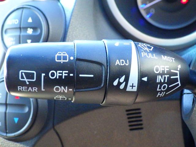 フィットハイブリッド ハイブリッド・１０ｔｈアニバーサリー　１年保証付　純正ＨＤＤナビ　ワンセグＴＶ　バックカメラ　ＥＴＣ　ＣＤ・ＤＶＤ再生　ラジオ　ステアリングスイッチ　クルーズコントロール　スマートキー　ＨＩＤヘッドライト　オートライト　オートエアコン（25枚目）