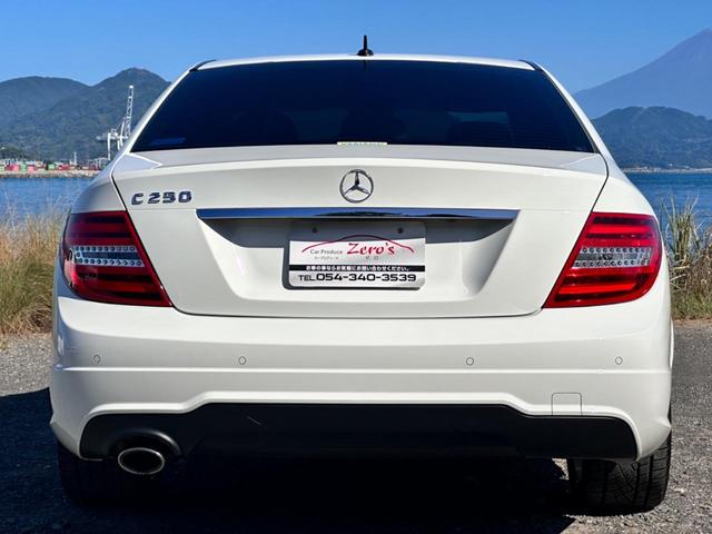 Ｃ２５０ブルーエフィシェンシーアバンギャルド　ＡＭＧスポーツパッケージ　純正ナビ　フルレザーシート　シートヒーター　１８インチＡＭＧアルミ　プッシュスタート　バックカメラ(16枚目)