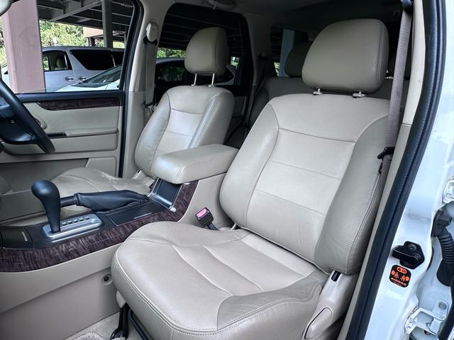 エスケープ リミテッド　レザーシート　４ＷＤ　ガラスサンルーフ　２ＤＩＮナビ　バックカメラ　ＴＶ　アルミホイール　キーレス　ドアミラーウインカー　ＥＴＣ　２オーナー車（51枚目）