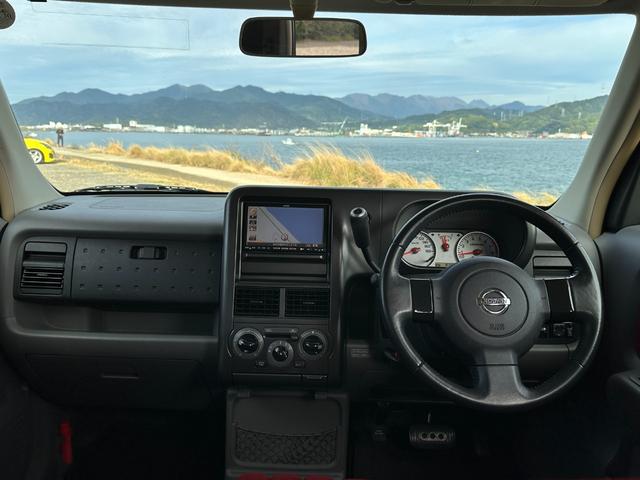 Ｐ型のセンターコンソールが特徴的