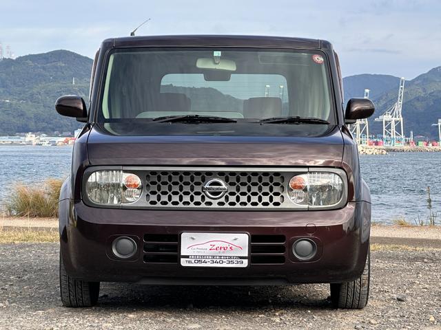 コンパクトサイズで運転しやすいキューブです