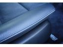 特別仕様の為、シートはレザーARTICO/DINAMICAのコンビネーション素材の専用スポーツシートに、アルパカグレーとブルーのステッチを施したお洒落なシートです