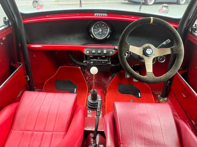 ＭＩＮＩ 　パネルバン　キャブ車　４ＭＴ　センターメーター　ローダウン　ＡＷ　観音開き（19枚目）