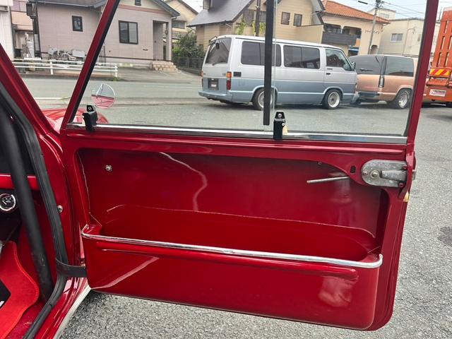 ＭＩＮＩ 　パネルバン　キャブ車　４ＭＴ　センターメーター　ローダウン　ＡＷ　観音開き（36枚目）