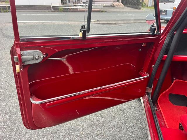 ＭＩＮＩ 　パネルバン　キャブ車　４ＭＴ　センターメーター　ローダウン　ＡＷ　観音開き（37枚目）