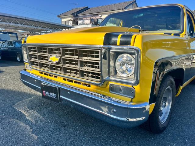 シボレーＣ－１０ ステップサイド　３５０エンジン　ウッドデッキ　ホーリーキャブ　ローダウン　クーラー　パワステ（4枚目）