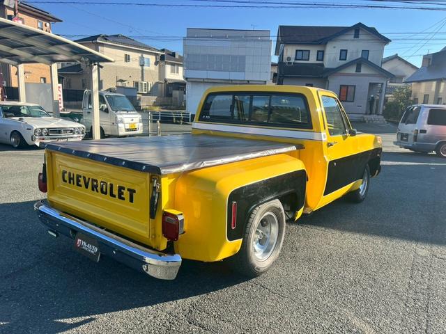 シボレーＣ－１０ ステップサイド　３５０エンジン　ウッドデッキ　ホーリーキャブ　ローダウン　クーラー　パワステ（9枚目）