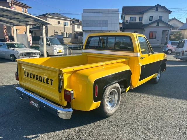 シボレーＣ－１０ ステップサイド　３５０エンジン　ウッドデッキ　ホーリーキャブ　ローダウン　クーラー　パワステ（10枚目）
