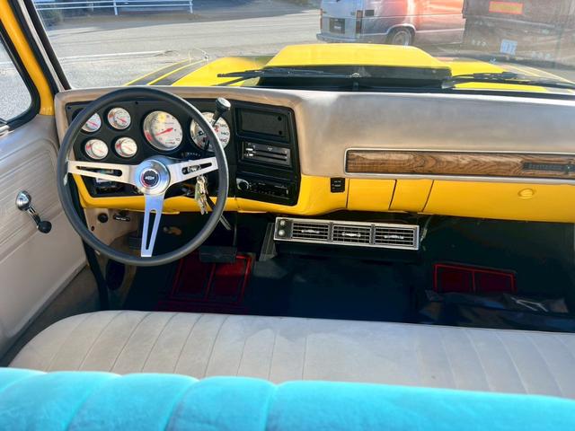 シボレーＣ－１０ ステップサイド　３５０エンジン　ウッドデッキ　ホーリーキャブ　ローダウン　クーラー　パワステ（16枚目）