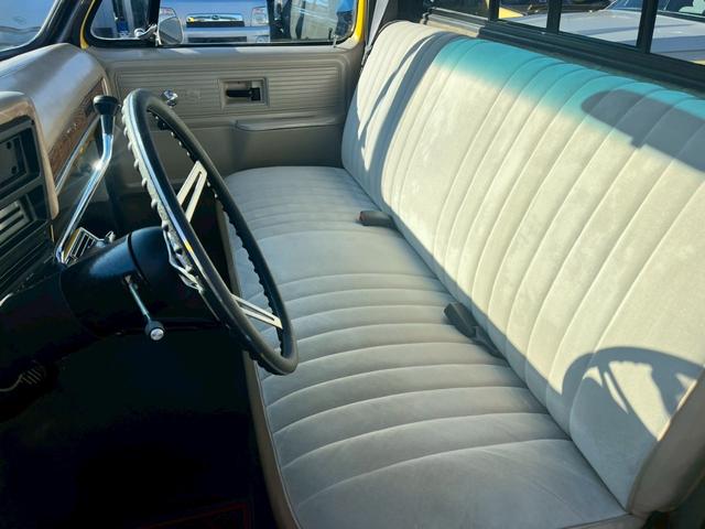 シボレーＣ－１０ ステップサイド　３５０エンジン　ウッドデッキ　ホーリーキャブ　ローダウン　クーラー　パワステ（19枚目）