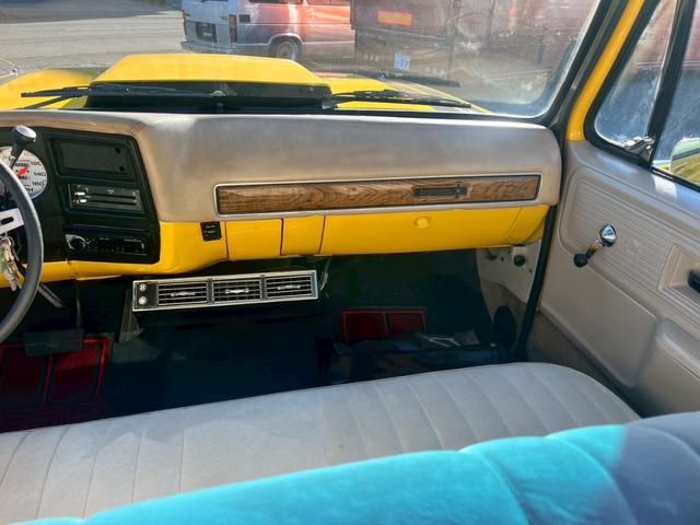 シボレーＣ－１０ ステップサイド　３５０エンジン　ウッドデッキ　ホーリーキャブ　ローダウン　クーラー　パワステ（23枚目）