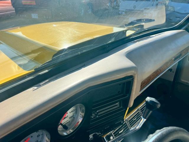 シボレーＣ－１０ ステップサイド　３５０エンジン　ウッドデッキ　ホーリーキャブ　ローダウン　クーラー　パワステ（25枚目）