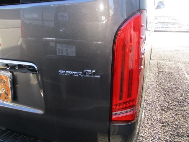 ハイエースバン スーパーGL ダークプライム 社外ナビTV ETC バックカメラ ベットキット ALPINE後席モニター 社外17インチアルミ ドライブレコーダー ローダウン AC100V電源 社外LEDテール(5枚目)