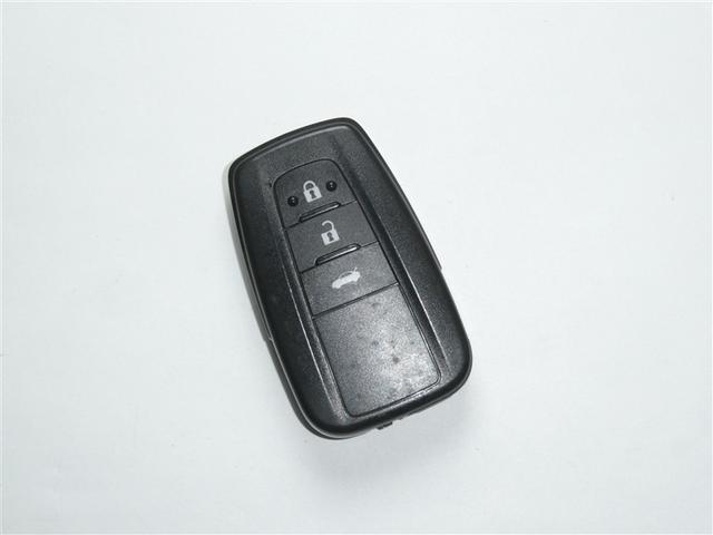 クラウンハイブリッド Ｓ　Ｃパッケージ　セーフティセンス　ドラレコ付　ＬＥＤヘッドライト　本革シート　純正アルミホイール　ＥＴＣ　バックモニター　スマートキー　ＣＤ／ＤＶＤ再生付き　フルセグメモリーナビ　オートエアコン　クルーズコントロール（20枚目）