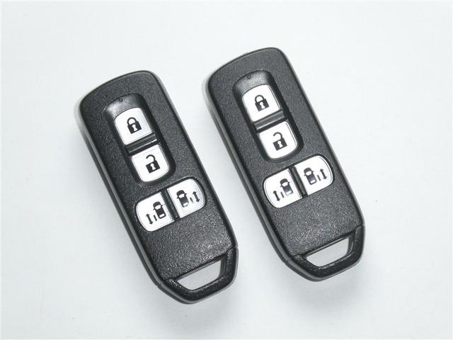 Ｎ－ＢＯＸカスタム Ｇ　ＳＳパッケージ　シティブレーキアクティブシステム　両側電動スライドドア　オートエアコン　リアスポイラー　ベンチシート　バックモニター　スマートキー　ＨＩＤヘッドライト　リアスポイラー　純正アルミホイール（18枚目）