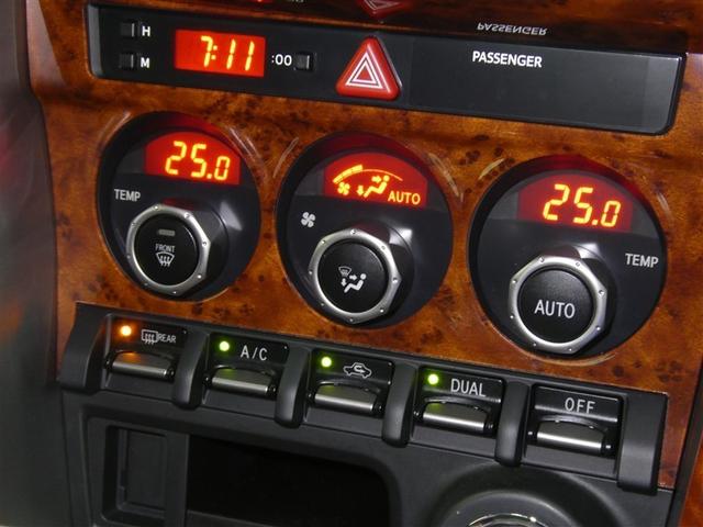 ＢＲＺ Ｓ　ドラレコ付き　フルセグＨＤＤナビ　ＨＩＤヘッドライト　フルエアロ　純正アルミホイール　ＥＴＣ　バックモニター　スマートキー　ＣＤ／ＤＶＤ再生付き　シート素材モケット　オートエアコン　イモビライザー（8枚目）