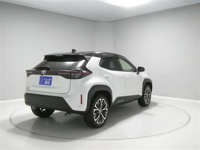 ヤリスクロス Z セーフティセンス ドラレコ付き LEDヘッドライト リアスポイラー バックモニター ETC スマートキー 純正アルミホイール ディスプレイオーディオ シート素材モケット オートエアコン(3枚目)