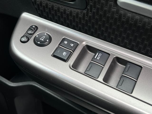 ステップワゴンスパーダ ｅ：ＨＥＶスパーダＧホンダセンシング　１年保証　ＬＥＤライト　ドライブレコーダ　カーテンエアバック　横滑り防止装置　クルーズコントロール　Ｂカメラ　ＵＳＢ接続　フルセグ　ＤＶＤ再生可能　ナビ＆ＴＶ　キーレス　ＥＴＣ　スマートキー　ＡＡＣ（30枚目）
