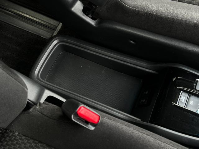 ステップワゴンスパーダ ｅ：ＨＥＶスパーダＧホンダセンシング　１年保証　ＬＥＤライト　ドライブレコーダ　カーテンエアバック　横滑り防止装置　クルーズコントロール　Ｂカメラ　ＵＳＢ接続　フルセグ　ＤＶＤ再生可能　ナビ＆ＴＶ　キーレス　ＥＴＣ　スマートキー　ＡＡＣ（44枚目）