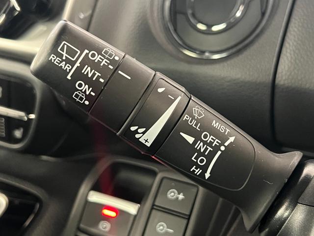 N-BOXカスタム Lスタイル+ブラック 保証1年 横滑り防止 シ-トヒ-タ- クルーズコントロール LEDライト 地デジ スマキー フルオートエアコン パワーステアリング サイドカーテンエアバック ABS Wエアバック パワーウインドウ(21枚目)