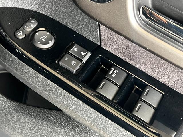 N-BOXカスタム Lスタイル+ブラック 保証1年 横滑り防止 シ-トヒ-タ- クルーズコントロール LEDライト 地デジ スマキー フルオートエアコン パワーステアリング サイドカーテンエアバック ABS Wエアバック パワーウインドウ(28枚目)