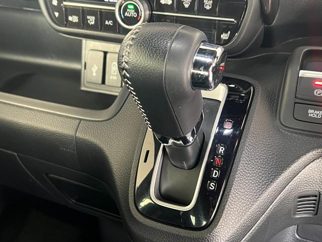 N-BOXカスタム Lスタイル+ブラック 保証1年 横滑り防止 シ-トヒ-タ- クルーズコントロール LEDライト 地デジ スマキー フルオートエアコン パワーステアリング サイドカーテンエアバック ABS Wエアバック パワーウインドウ(33枚目)