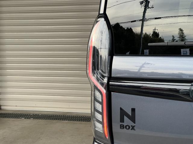 N-BOXカスタム Lスタイル+ブラック 保証1年 横滑り防止 シ-トヒ-タ- クルーズコントロール LEDライト 地デジ スマキー フルオートエアコン パワーステアリング サイドカーテンエアバック ABS Wエアバック パワーウインドウ(70枚目)