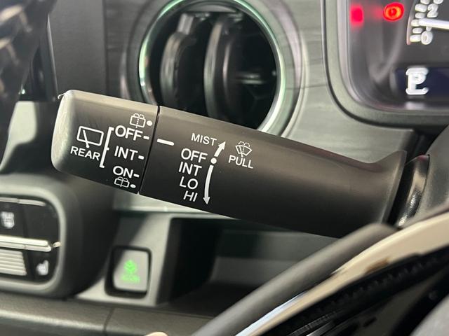 N-ONE プレミアムツアラー 保証2年 ターボエンジン カーテンエアバック 記録簿 LEDランプ クルコン 前席シートヒーター ETC Wエアバッグ フルオートエアコン エアバック DVD ABS パワステ パワーウインドウ(21枚目)