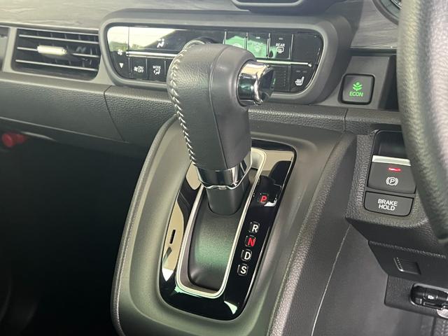 N-ONE プレミアムツアラー 保証2年 ターボエンジン カーテンエアバック 記録簿 LEDランプ クルコン 前席シートヒーター ETC Wエアバッグ フルオートエアコン エアバック DVD ABS パワステ パワーウインドウ(27枚目)