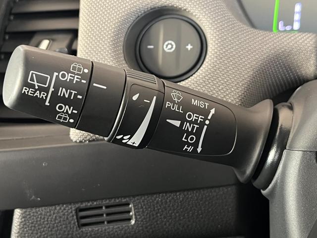 フィット e:HEVネス 保証2年 衝突軽減 Rカメ パーキングセンサー サイドカーテンエアバック LED オートエアコン スマキー エアバッグ VSA キーレス クルコン(11枚目)