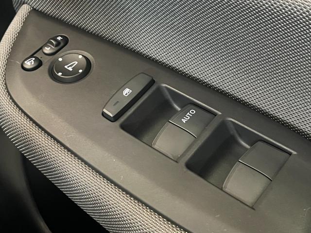 フィット e:HEVネス 保証2年 衝突軽減 Rカメ パーキングセンサー サイドカーテンエアバック LED オートエアコン スマキー エアバッグ VSA キーレス クルコン(24枚目)