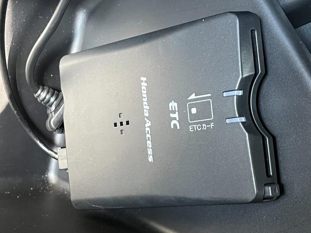 フィット e:HEVネス 保証2年 衝突軽減 Rカメ パーキングセンサー サイドカーテンエアバック LED オートエアコン スマキー エアバッグ VSA キーレス クルコン(40枚目)