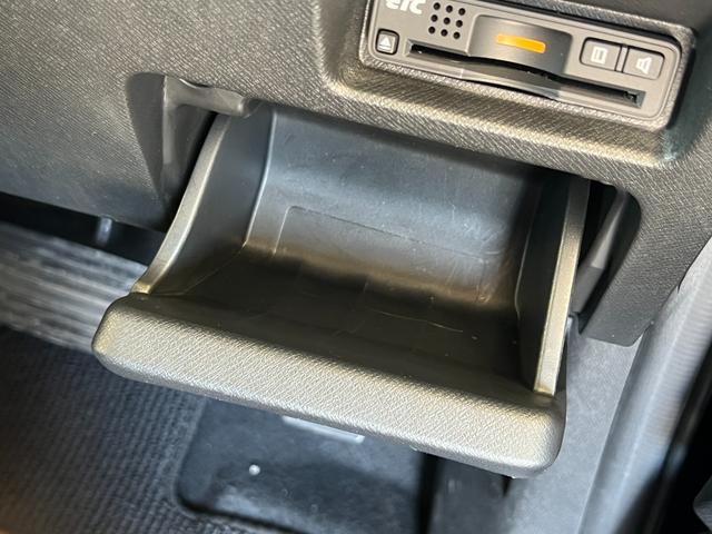 ステップワゴンスパーダ Ｚクールスピリット　保証付き１年　キーフリー　ナビＴＶ　横滑防止　記録簿付き　ＤＶＤ視聴可能　フルオートエアコン　パワーウインドウ　Ａクルーズ　運転席エアバック　パワステ　ワンセグ　ＡＢＳ　ＥＴＣ　エコアイドル（28枚目）