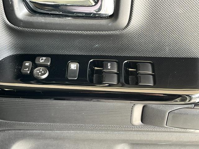 スペーシアカスタム ハイブリッドＧＳ　保証付き１年　前後誤発進抑制機能　ＥＳＰ　シートＨ　ナビ＆ＴＶ　ＤＶＤ再生　運転席助手席エアバック　ＥＴＣ車載器　ＬＥＤヘッドライト　記録簿　スマートキー　サイドエアバッグ　エアコン　アイストップ（17枚目）