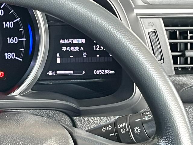 フィット １３Ｇ・Ｌホンダセンシング　保証１年付き　地デジフルセグＴＶ　ＥＴＣ車載器　ＤＶＤ再生可　ナビ＆ＴＶ　サイドカーテンエアバック　Ｄレコ　ＵＳＢ　リアカメラ　エアバック　パワーウインドウ　記録簿　キーフリーシステム　ＬＥＤライト（8枚目）