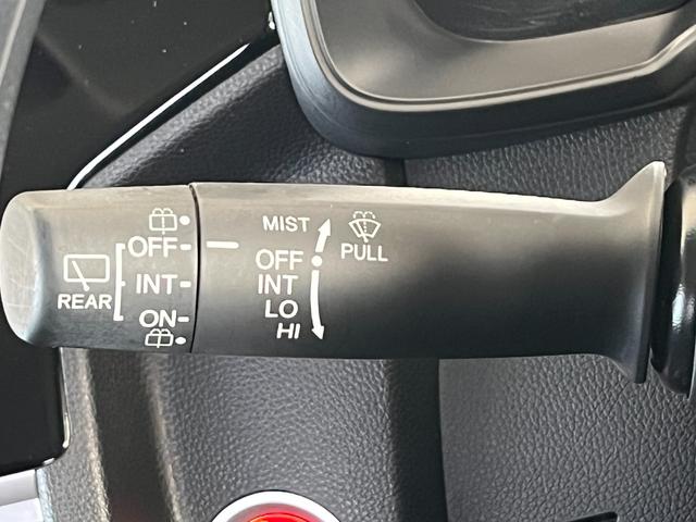 フィット １３Ｇ・Ｌホンダセンシング　保証１年付き　地デジフルセグＴＶ　ＥＴＣ車載器　ＤＶＤ再生可　ナビ＆ＴＶ　サイドカーテンエアバック　Ｄレコ　ＵＳＢ　リアカメラ　エアバック　パワーウインドウ　記録簿　キーフリーシステム　ＬＥＤライト（11枚目）