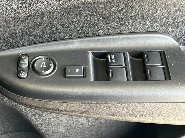 フィット １３Ｇ・Ｌホンダセンシング　保証１年付き　地デジフルセグＴＶ　ＥＴＣ車載器　ＤＶＤ再生可　ナビ＆ＴＶ　サイドカーテンエアバック　Ｄレコ　ＵＳＢ　リアカメラ　エアバック　パワーウインドウ　記録簿　キーフリーシステム　ＬＥＤライト（18枚目）