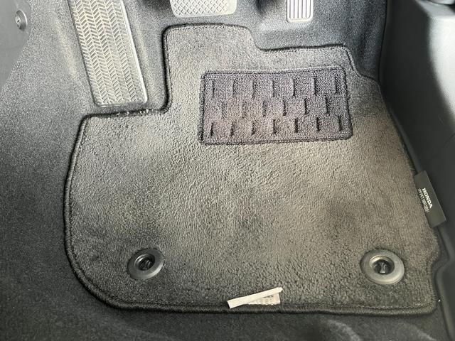 フィット １３Ｇ・Ｌホンダセンシング　保証１年付き　地デジフルセグＴＶ　ＥＴＣ車載器　ＤＶＤ再生可　ナビ＆ＴＶ　サイドカーテンエアバック　Ｄレコ　ＵＳＢ　リアカメラ　エアバック　パワーウインドウ　記録簿　キーフリーシステム　ＬＥＤライト（20枚目）