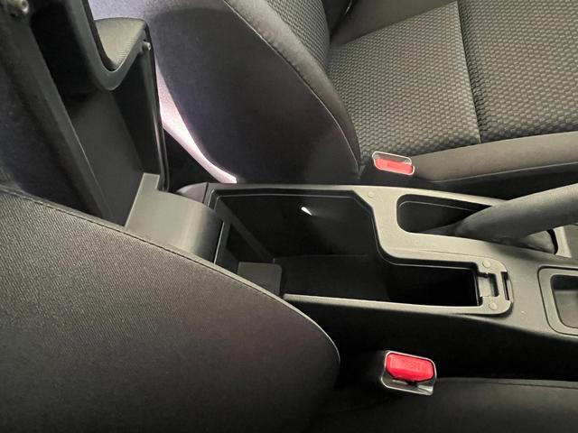 フィット １３Ｇ・Ｌホンダセンシング　保証１年付き　地デジフルセグＴＶ　ＥＴＣ車載器　ＤＶＤ再生可　ナビ＆ＴＶ　サイドカーテンエアバック　Ｄレコ　ＵＳＢ　リアカメラ　エアバック　パワーウインドウ　記録簿　キーフリーシステム　ＬＥＤライト（33枚目）