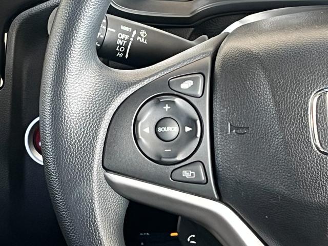 フィット １３Ｇ・Ｆパッケージ　保証付き１年　イモビ　ＤＶＤ再生可能　スマ－トキ－　記録簿有り　ＶＳＡ　ＥＴＣ付き　助手席エアバッグ　Ｒカメラ　オートエアコン　ＵＳＢ接続　エアバック　ＰＳ　キ－フリ－　１セグ　ＰＷ　ＡＢＳ　ＴＶナビ（9枚目）