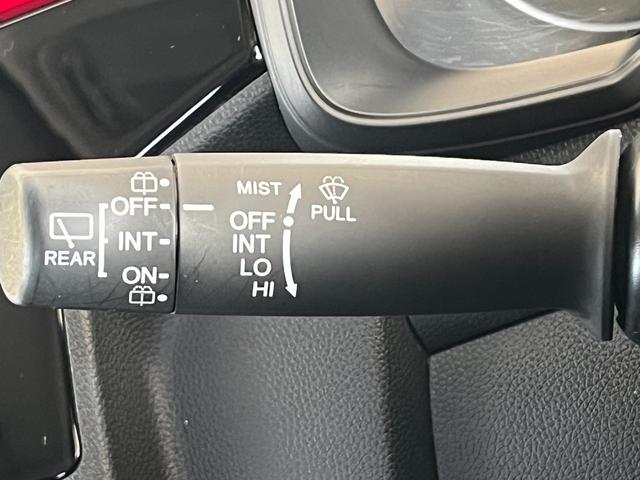 フィット １３Ｇ・Ｆパッケージ　保証付き１年　イモビ　ＤＶＤ再生可能　スマ－トキ－　記録簿有り　ＶＳＡ　ＥＴＣ付き　助手席エアバッグ　Ｒカメラ　オートエアコン　ＵＳＢ接続　エアバック　ＰＳ　キ－フリ－　１セグ　ＰＷ　ＡＢＳ　ＴＶナビ（10枚目）