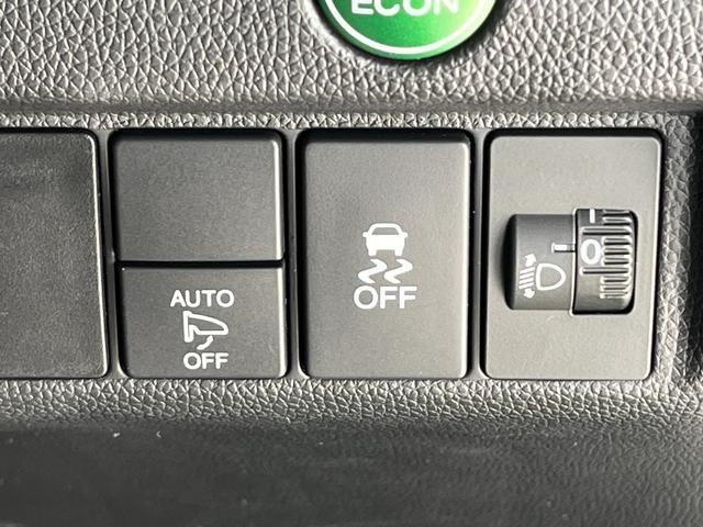 フィット １３Ｇ・Ｆパッケージ　保証付き１年　イモビ　ＤＶＤ再生可能　スマ－トキ－　記録簿有り　ＶＳＡ　ＥＴＣ付き　助手席エアバッグ　Ｒカメラ　オートエアコン　ＵＳＢ接続　エアバック　ＰＳ　キ－フリ－　１セグ　ＰＷ　ＡＢＳ　ＴＶナビ（15枚目）