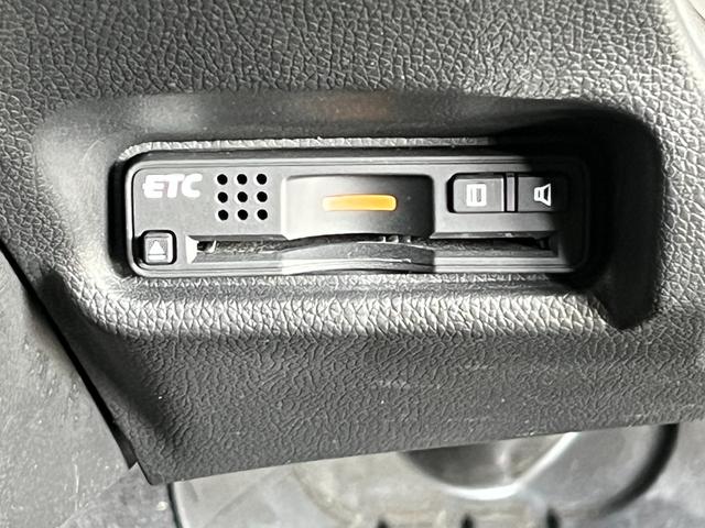 フィット １３Ｇ・Ｆパッケージ　保証付き１年　イモビ　ＤＶＤ再生可能　スマ－トキ－　記録簿有り　ＶＳＡ　ＥＴＣ付き　助手席エアバッグ　Ｒカメラ　オートエアコン　ＵＳＢ接続　エアバック　ＰＳ　キ－フリ－　１セグ　ＰＷ　ＡＢＳ　ＴＶナビ（20枚目）