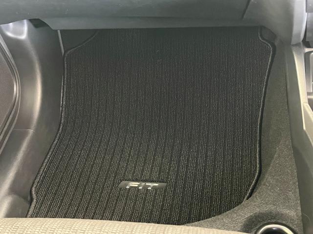 フィット １３Ｇ・Ｆパッケージ　保証付き１年　イモビ　ＤＶＤ再生可能　スマ－トキ－　記録簿有り　ＶＳＡ　ＥＴＣ付き　助手席エアバッグ　Ｒカメラ　オートエアコン　ＵＳＢ接続　エアバック　ＰＳ　キ－フリ－　１セグ　ＰＷ　ＡＢＳ　ＴＶナビ（34枚目）