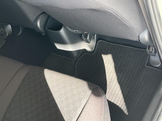 フィット １３Ｇ・Ｆパッケージ　保証付き１年　イモビ　ＤＶＤ再生可能　スマ－トキ－　記録簿有り　ＶＳＡ　ＥＴＣ付き　助手席エアバッグ　Ｒカメラ　オートエアコン　ＵＳＢ接続　エアバック　ＰＳ　キ－フリ－　１セグ　ＰＷ　ＡＢＳ　ＴＶナビ（37枚目）